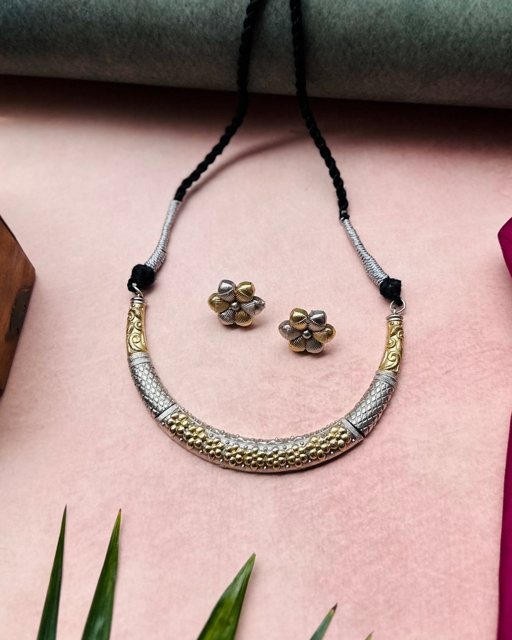 Devika two tone hasli with earrings