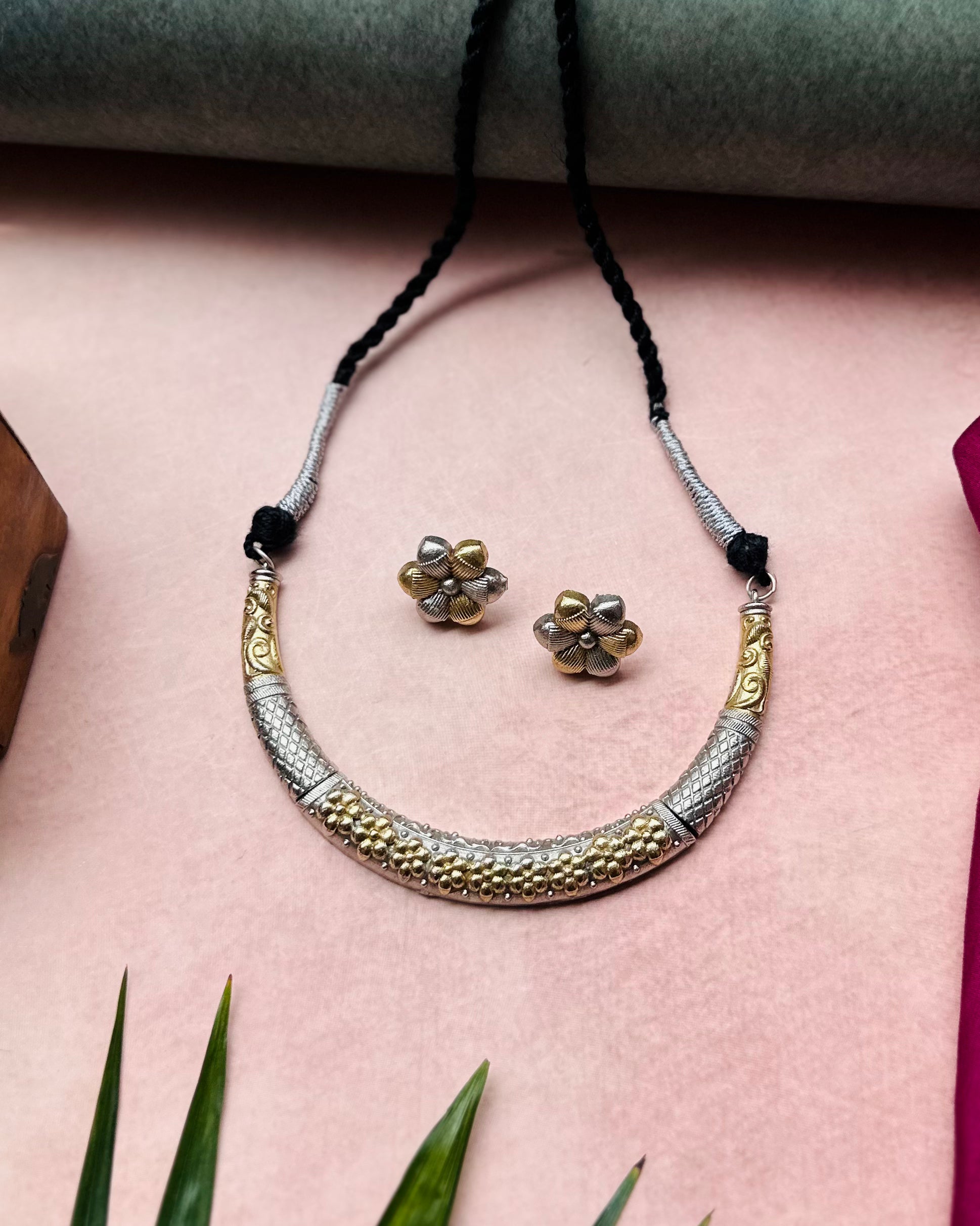 Devika two tone hasli with earrings