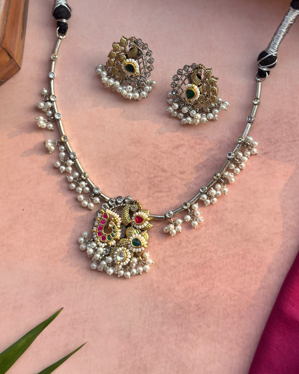 MORNI pachi kundan fusion necklace