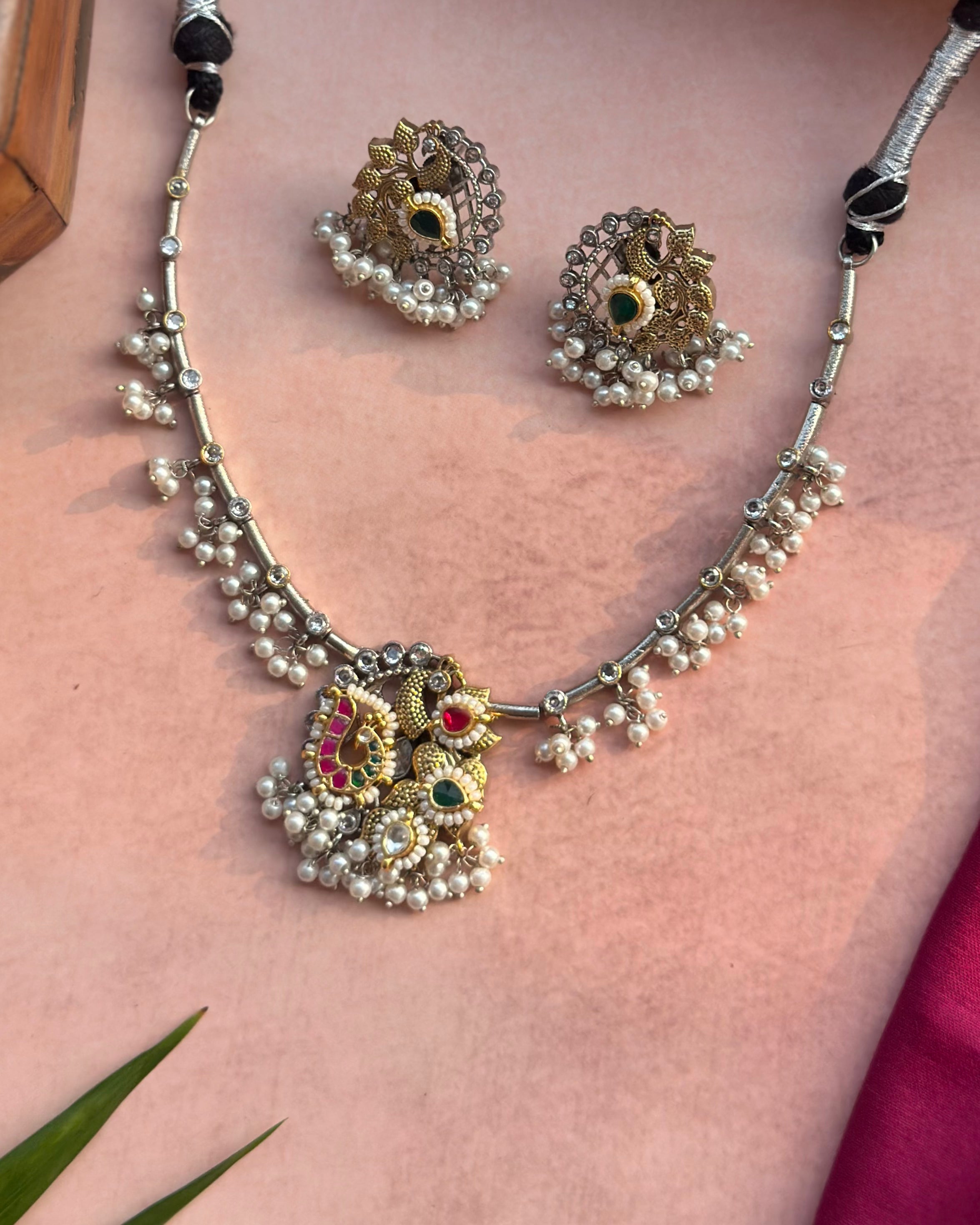 MORNI pachi kundan fusion necklace