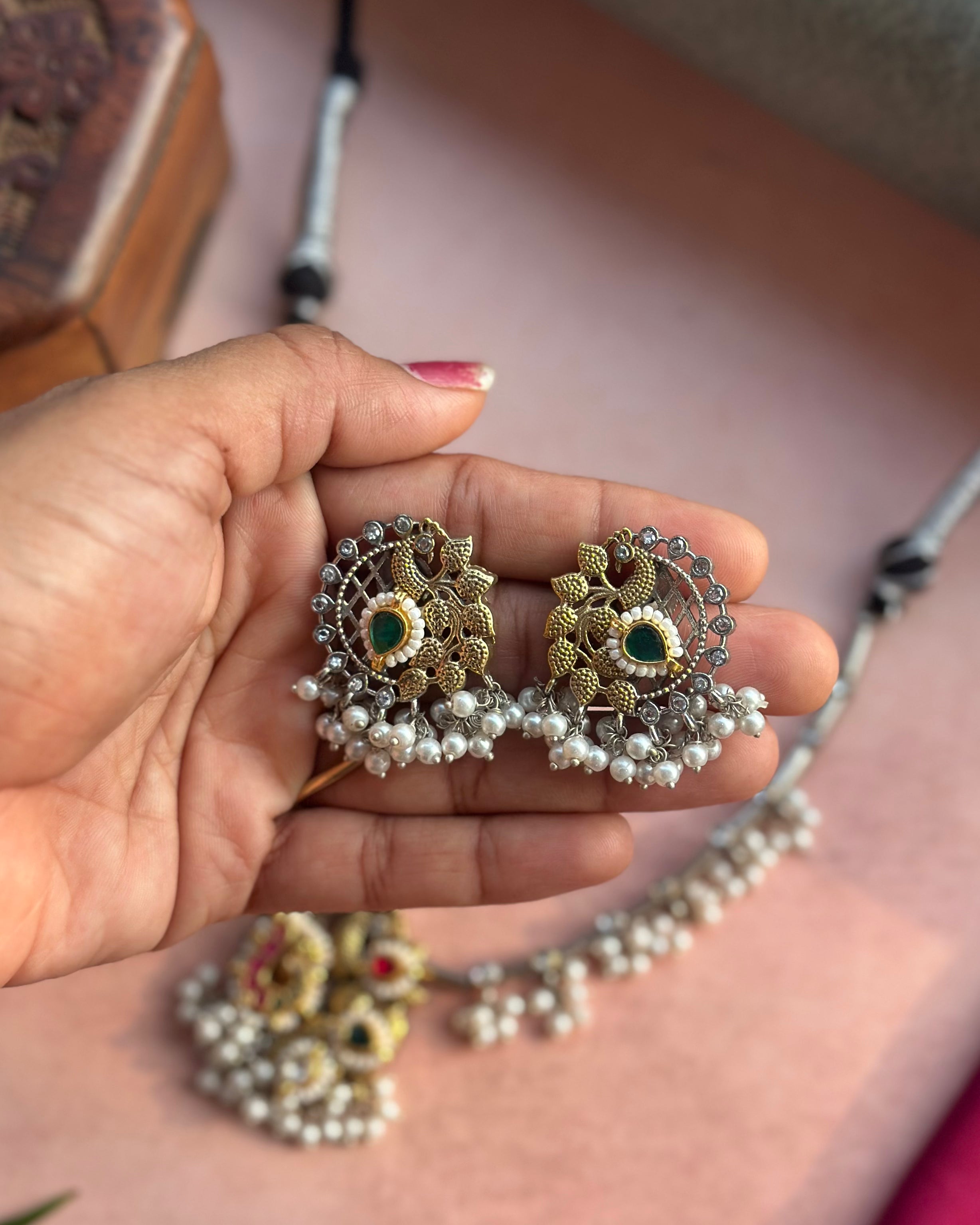 MORNI pachi kundan fusion necklace