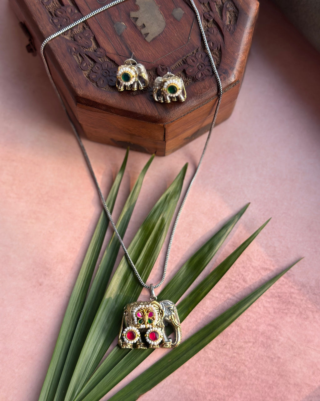 GAJ  pachi kundan pendant necklace