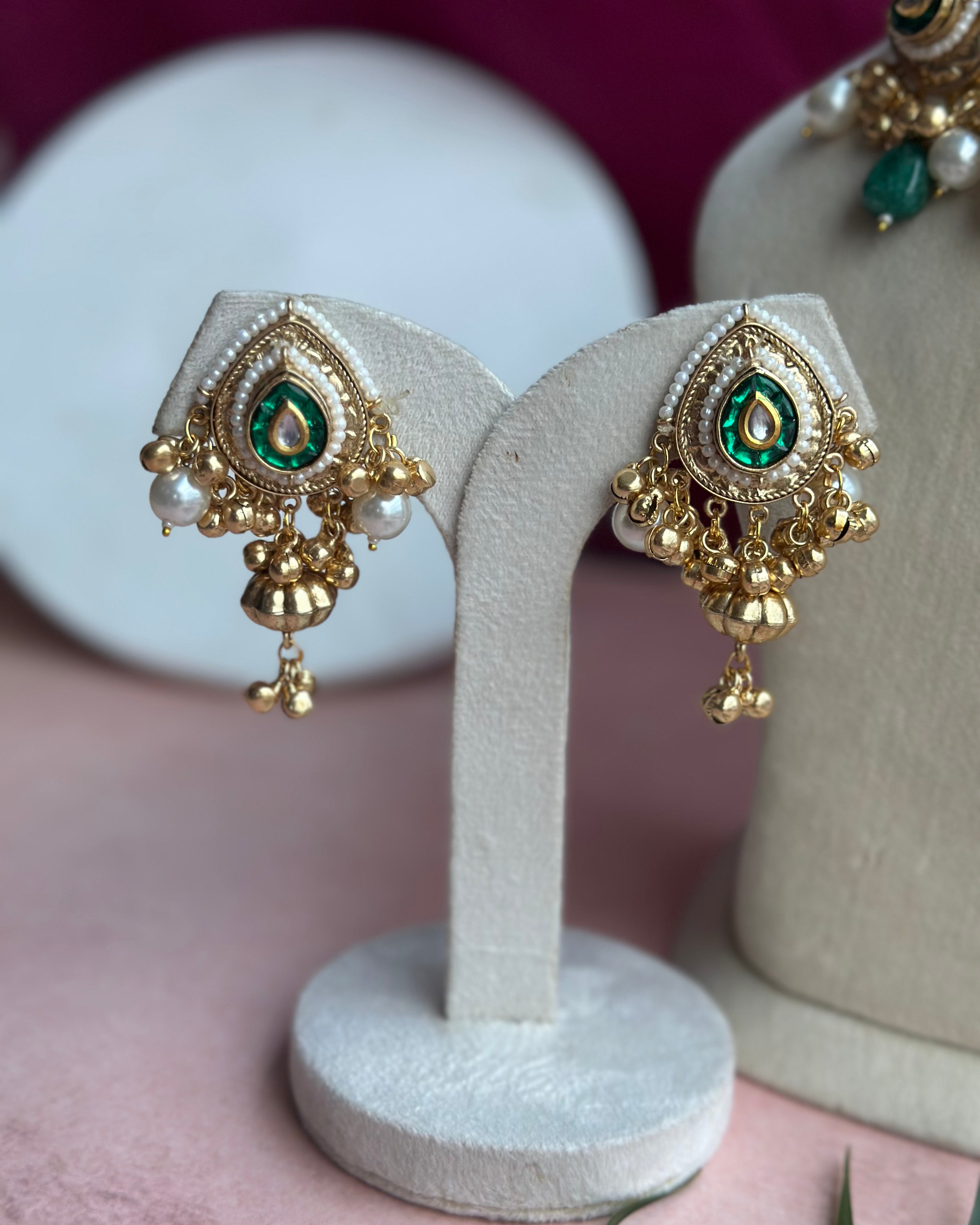 TITLI kashmiri ghungru choker set