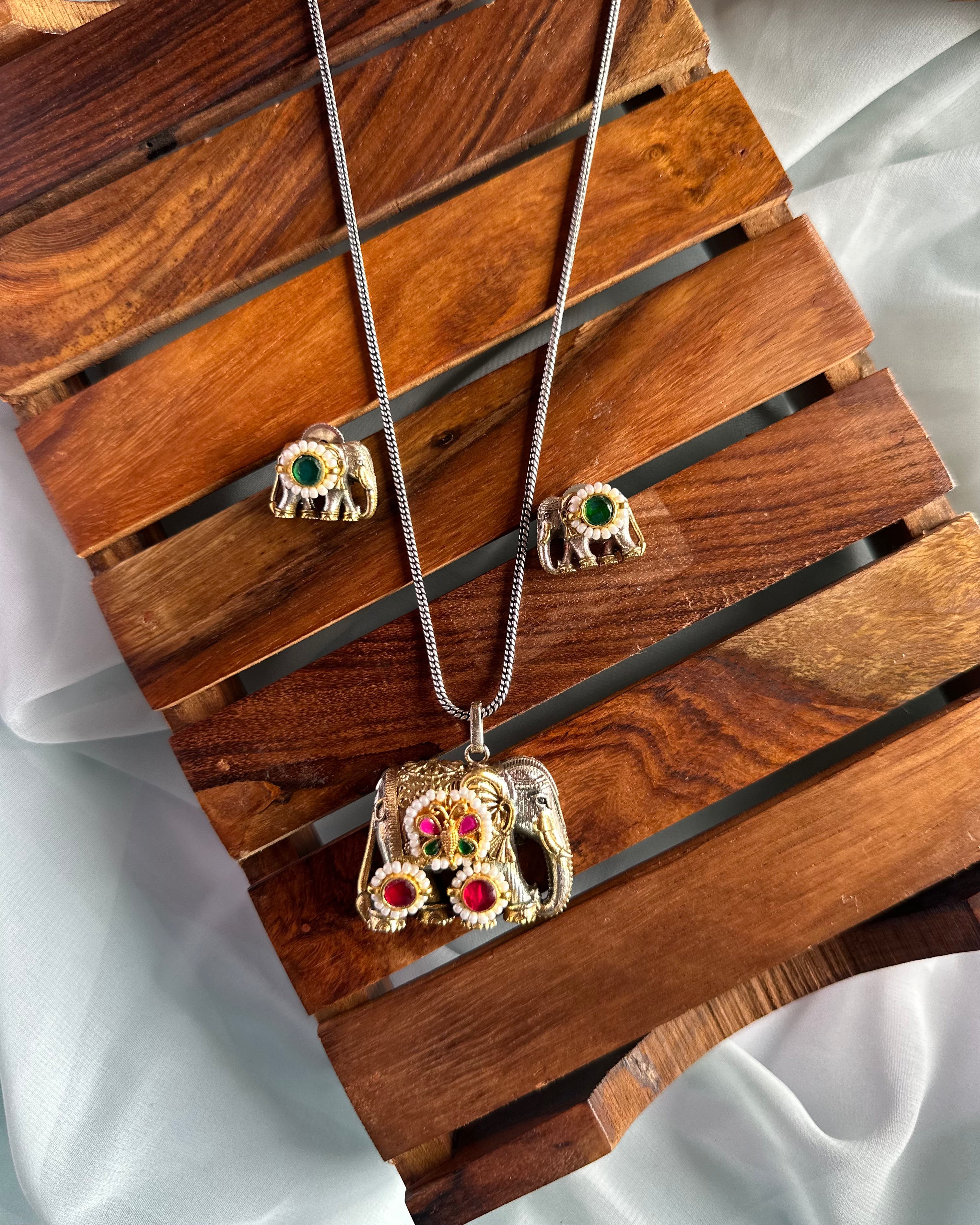 GAJ  pachi kundan pendant necklace