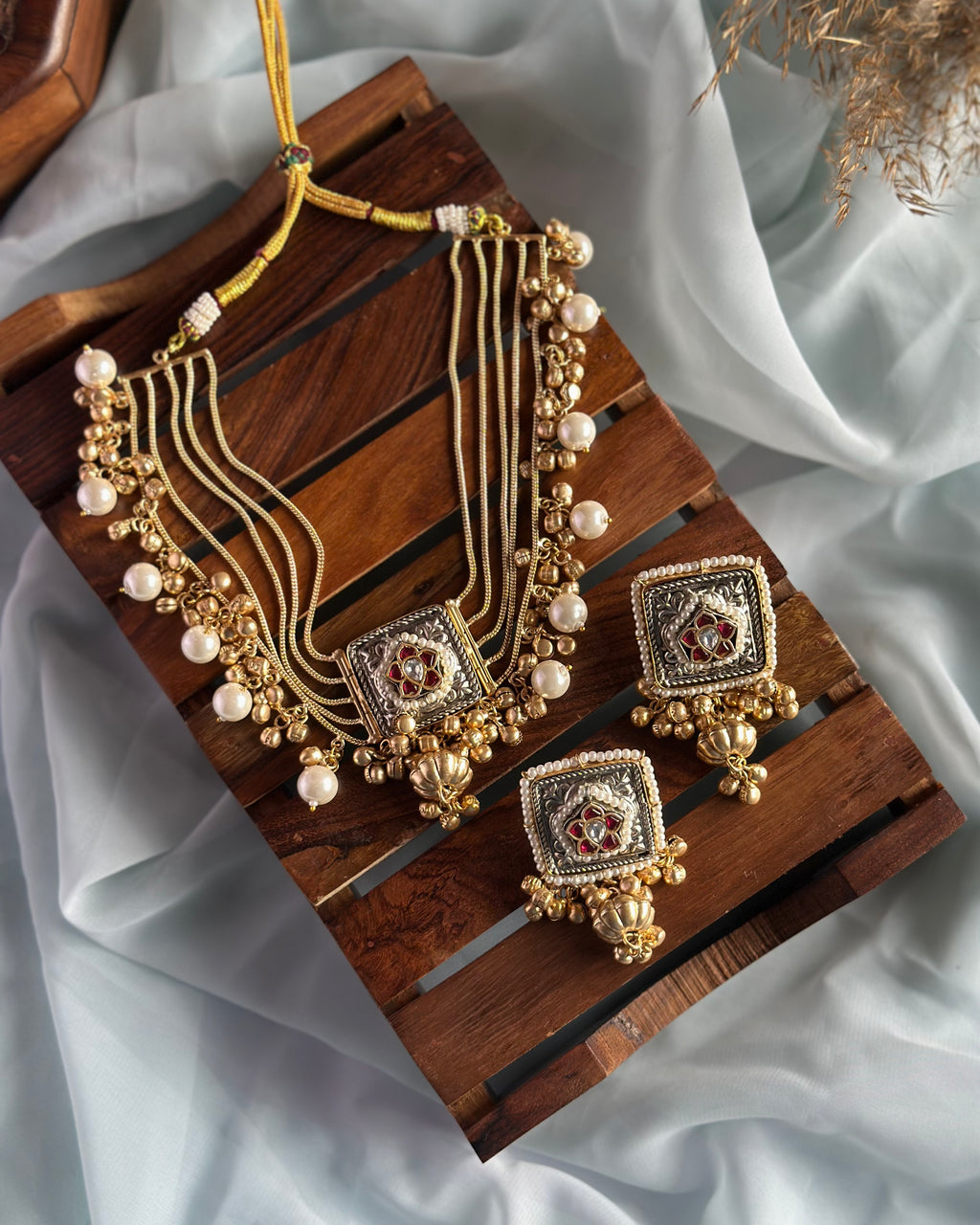 KHANAK fusion kundan gold choker