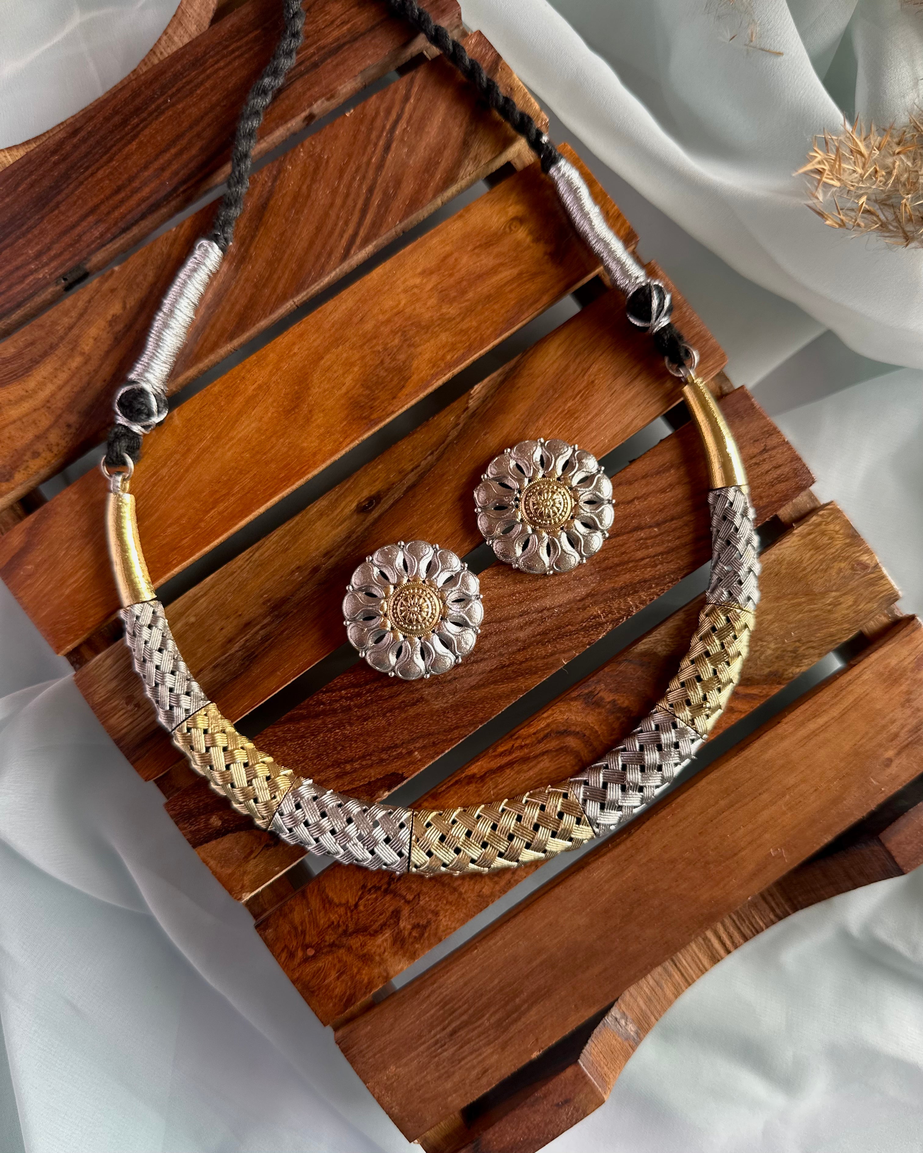 RAAS two tone hasli with earrings