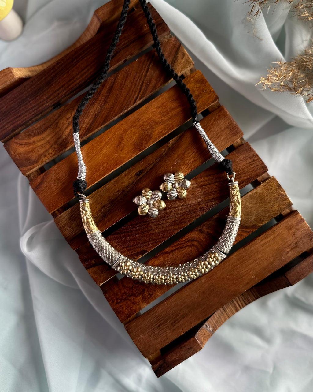 Devika two tone hasli with earrings