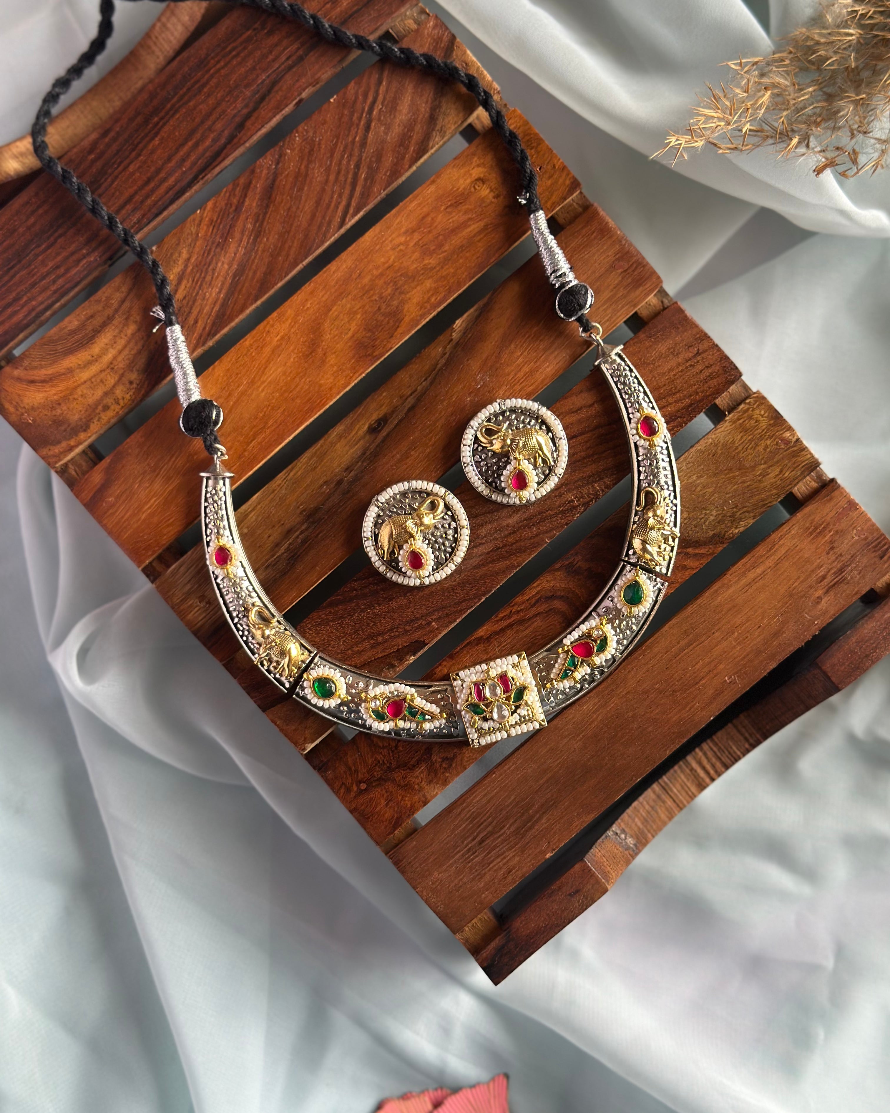 NAVRANG fusion pachi kundan hasli